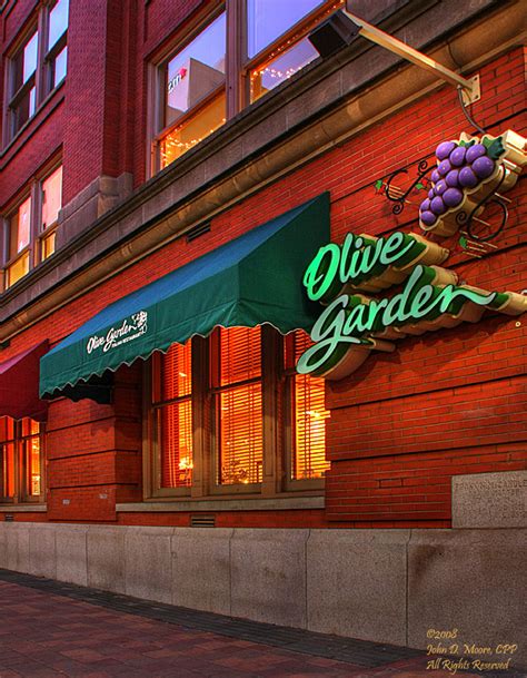 Olive garden spokane - Looking for a delicious and affordable Italian meal? Check out Olive Garden's specials and enjoy family-style dishes, wine bottles, take-home classics, and more. Whether you dine in or order online, you'll love the variety and quality of Olive Garden's menu. 